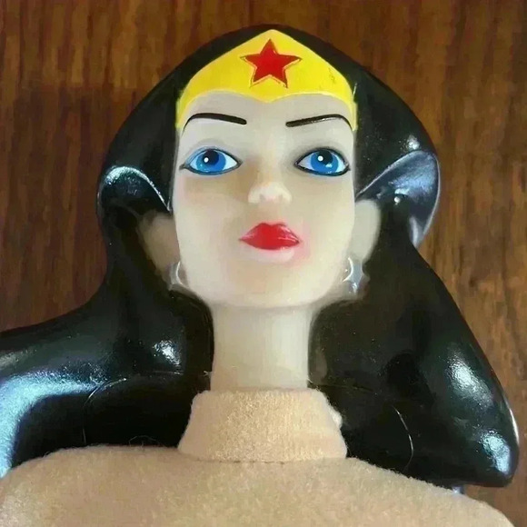 Wonder woman plastic figure plush doll. - Picture 9 of 9